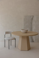 Mesa con base hexagonal